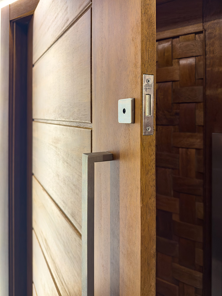 Porta Nepasi REF. 32 Maciça Cedro Arana